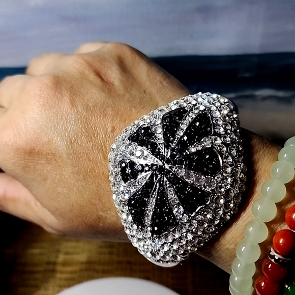 Vintage Chunky Hinge / Clamper Dome Bracelet with Black Clear Crystal … - Picture 8 of 8